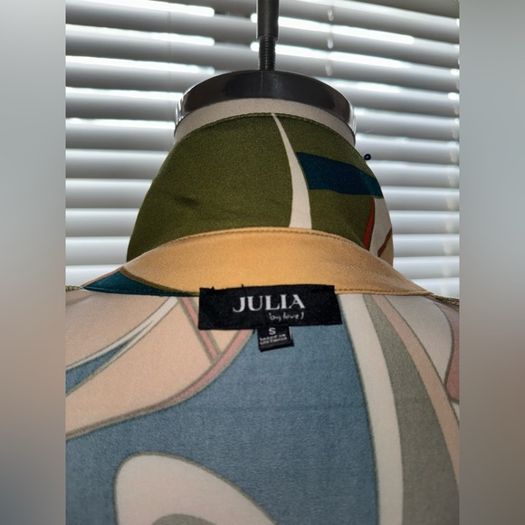 Julia by Love Shirt - Picture 4 of 5